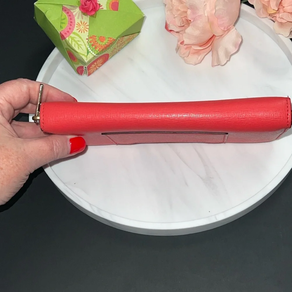 EUC Coach Accordion Zip Wallet in Coral - Picture 8 of 13